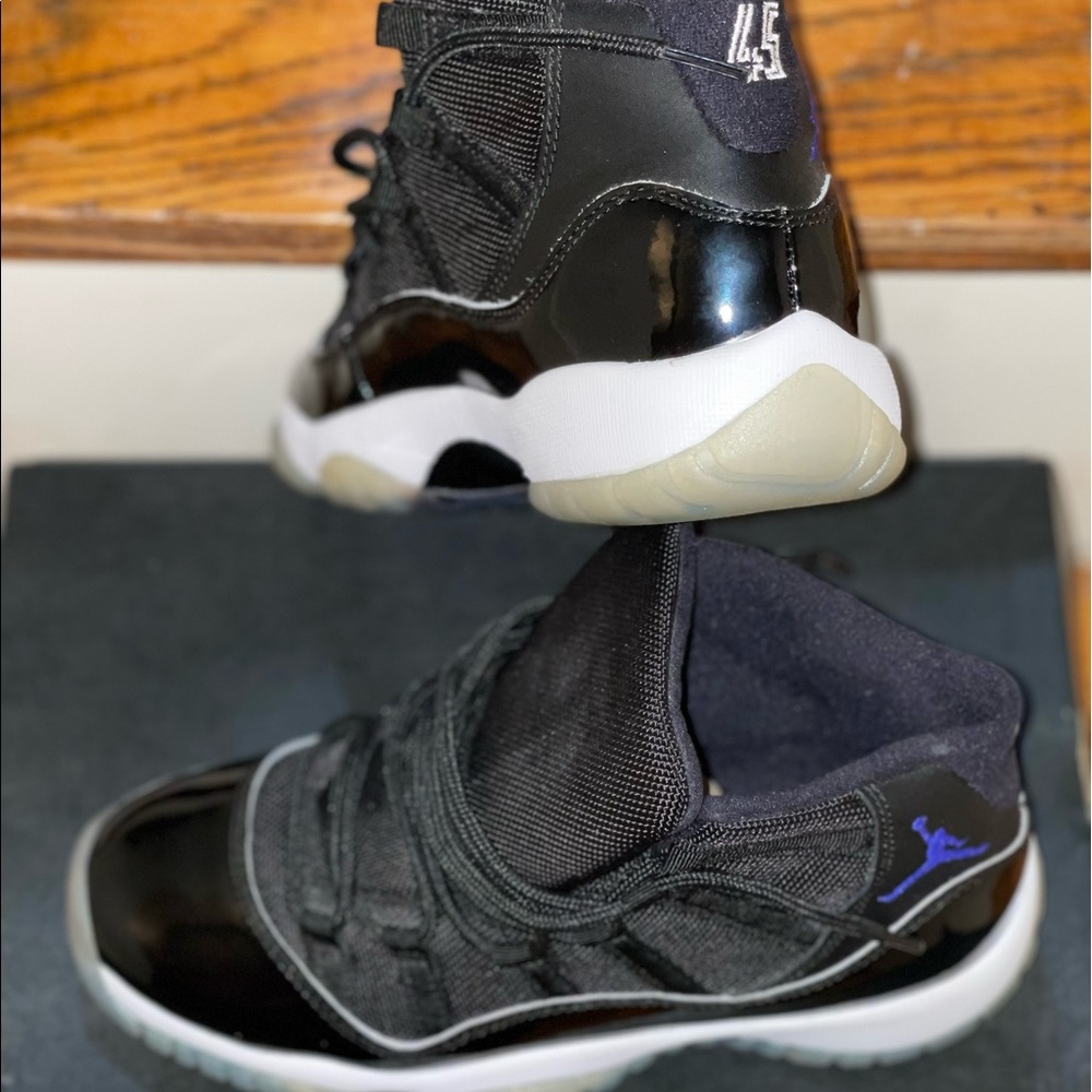 Jordan 11 GS Space Jams Sz 4 Blk/White